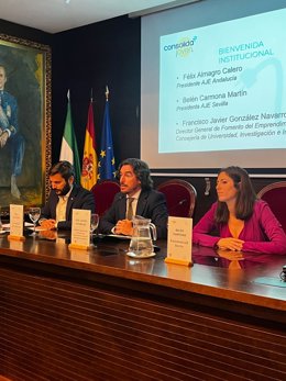 El director general de Fomento del Emprendimiento y de la Formación Continua de la Consejería de Universidad, Investigación e Innovación, Javier González, participando en Sevilla en la inauguración del 'Congreso Concilia y Emprende'.