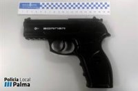 Un casero amenaza a sus inquilinos con un cuchillo de cocina y una pistola de aire comprimido en Palma