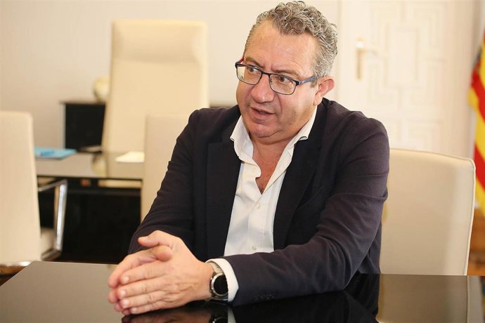 Archivo - El presidente de la Diputación de Alicante, Toni Pérez, en una imagen de archivo