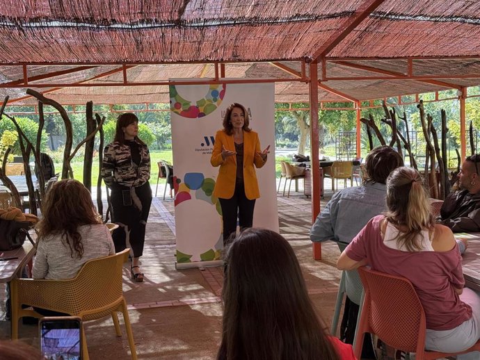 La vicepresidenta y diputada provincial de Innovación Social, Antonia Ledesma, ha participado en una jornada de trabajo en red 'Incusocial' desarrollada en La Noria, donde han participado los emprendedores de las ediciones de 2023, 2024 y 2025