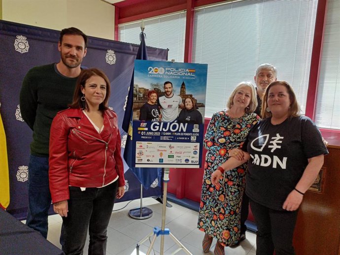 Presentación de la III Carrera Solidaria Ruta 091, en la Comisaría gijonesa.