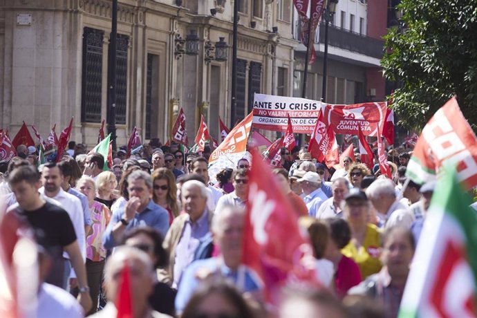 Archivo - Detalle de la Manifestación con motivo del Día Internacional del Trabajo en Andalucía, a 1 de mayo de 2023 en Sevilla (Andalucía, España).