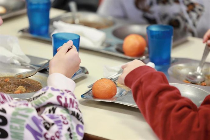 Archivo - Comida en el colegio Emílio Casado