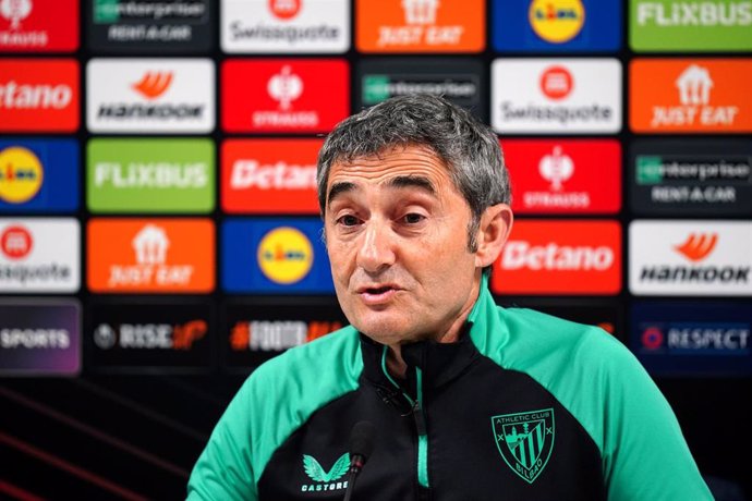 El entrenador del Athletic Club, Ernesto Valverde durante una rueda de prensa previa a un partido de la Liga Europa.