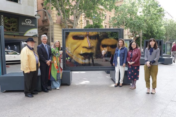 Inauguración de la exposición 'Colores del mundo', que acerca a la enorme variedad de paisajes del planeta y a los colores que los caracterizan, por la Fundación 'la Caixa'.