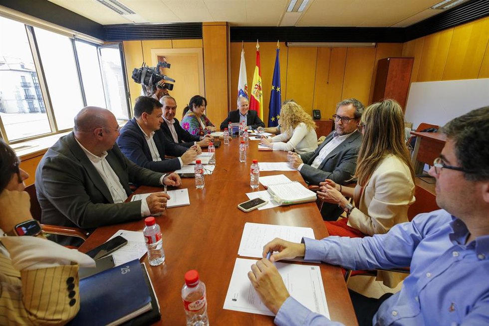 El Consejero De Industria, Empleo, Innovación Y Comercio, Eduardo Arasti, Preside La Comisión Sectorial De Empleo Y Formación Del Diálogo Social