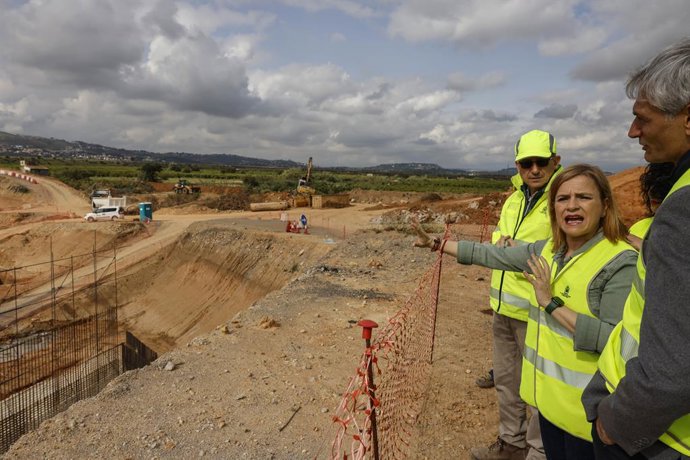 Bernabé visita les obres del pont de la A-7