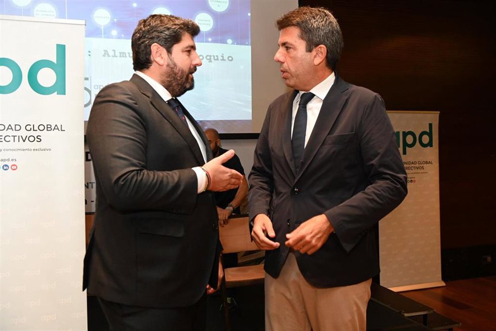 Archivo - El presidente de la Región de Murcia, Fernando López Miras, y el 'president' de la Generalitat Valenciana, Carlos Mazón, en una imagen de archivo
