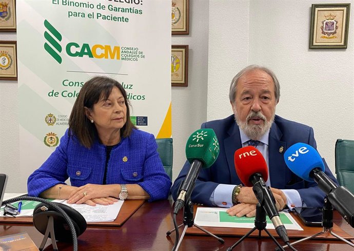 El presidente del Consejo Andaluz de Colegios de Médicos, Alfonso Carmona.