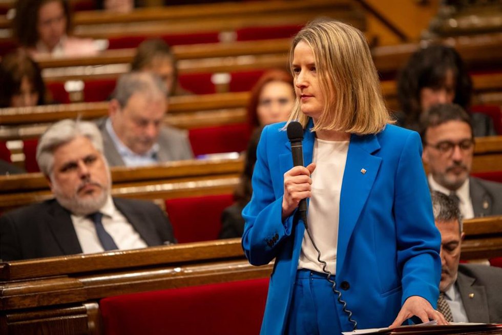 Archivo - La consellera de Derechos Sociales e Inclusión, Mnica Martínez Bravo, durante la sesión de control al Govern en el Parlament.