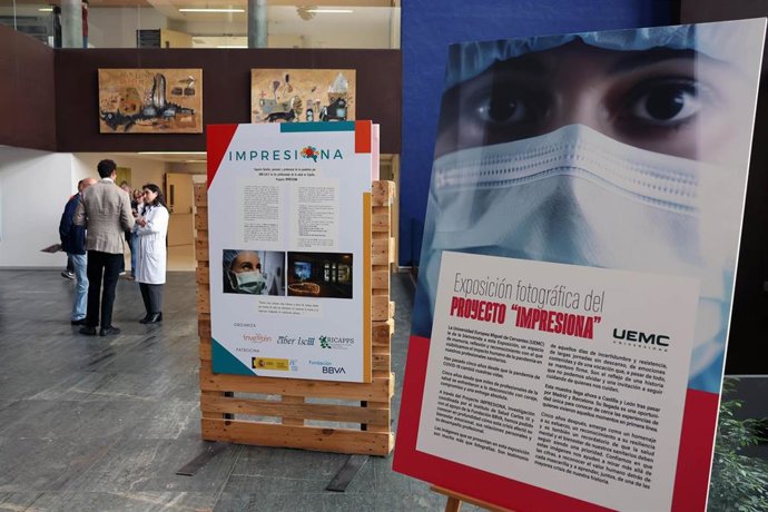 Paneles de la muestra en el Río Hortega.