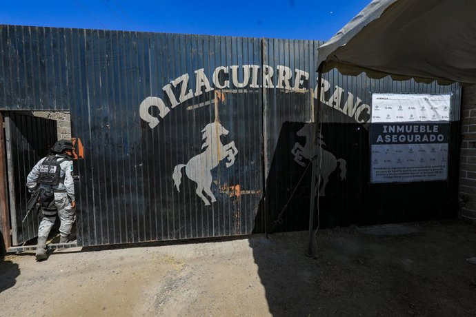Archivo - A member of National Guard is seen while relatives of the missing and search groups taking a tour at Rancho Izaguirre, to  searching for evidence that their relatives were there, where members of the Jalisco Nueva Generacion cartel used it as a 