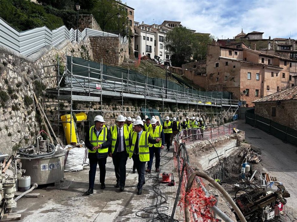 El presidente de Castilla-La Mancha, Emiliano García-Page, visita las obras de los remontes de Cuenca.