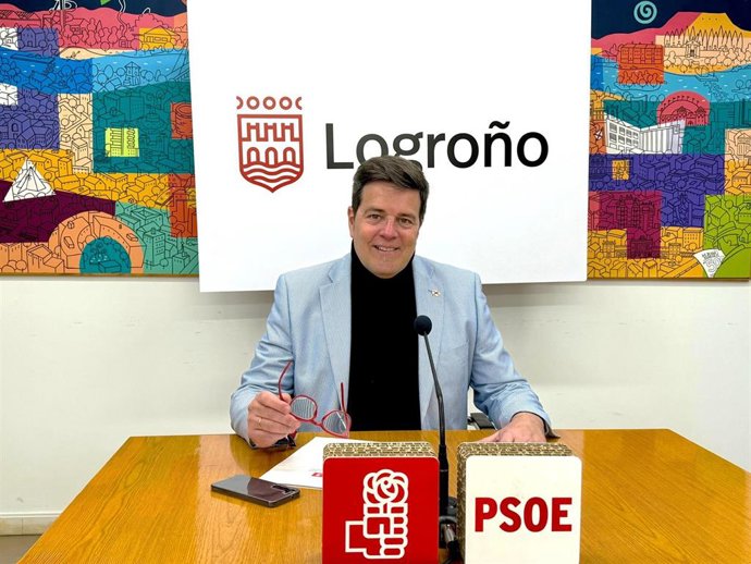 El concejal Socialista Kilian Cruz en una comparecencia de prensa