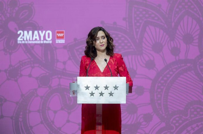 Archivo - La presidenta de la Comunidad de Madrid, Isabel Díaz Ayuso, interviene durante la entrega de Grandes Cruces de la Orden del Dos de Mayo, en la Real Casa de Correos
