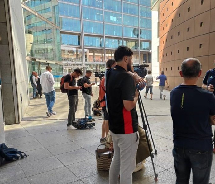 Medios de comunicación, a las puertas de los juzgados de Oviedo