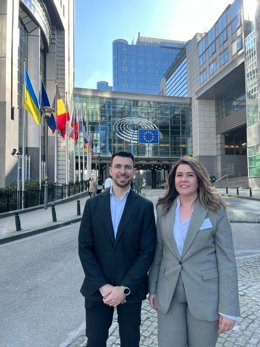 El gerente de Asesoría Jurídica, Rafael Ancio, y la jefa de Medio Ambiente de Sandfire Matsa (Huelva), Macarena Gómez.