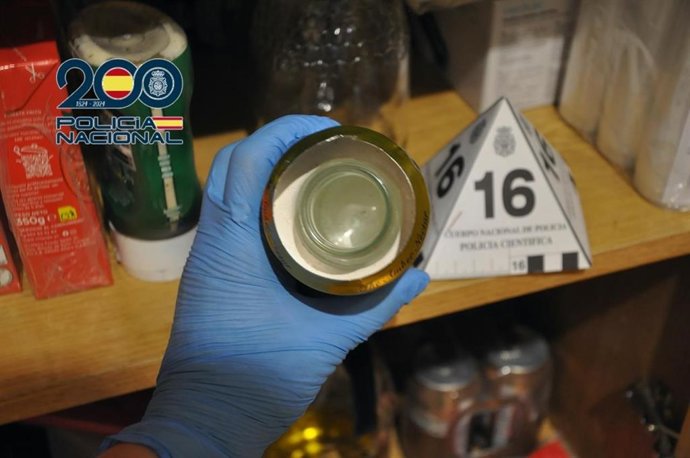 Agentes de la Policía Nacional han detenido a un varón por delito contra la salud pública