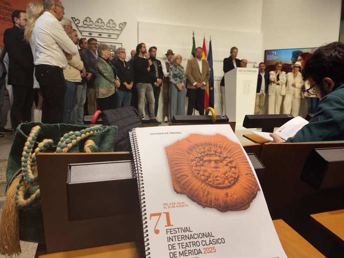 Presentación de la programación del Festival de Mérida en la sede de Presidencia de la Junta de Extremadura.