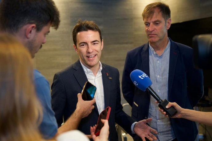 El secretario general del PSOE de Cantabria, Pedro Casares, y el el presidente de CEOE-CEPYME Cantabria, Enrique Conde