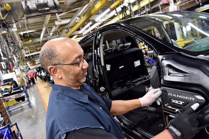 Archivo - Arquivo - Imagem de um trabalhador da fábrica da Ford.