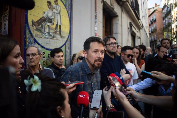 El exvicepresidente y exsecretario general de Podemos Pablo Iglesias, ante la Taberna Garibaldi