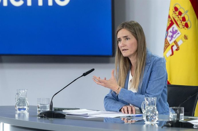 La vicepresidenta tercera y ministra para la Transición Ecológica y el Reto Demográfico, Sara Aagesen, durante una rueda de prensa posterior al Consejo de Ministros, en el Palacio de La Moncloa, a 30 de abril de 2025, en Madrid (España). 