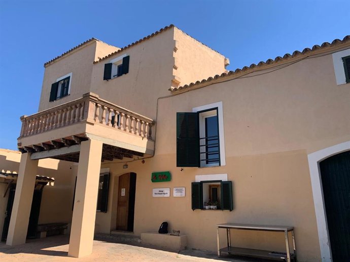 AMP.-Trabajadoras de Es Refugi señalan que el IMAS se comprometió a subrogar a todo el equipo y critican que no sea así