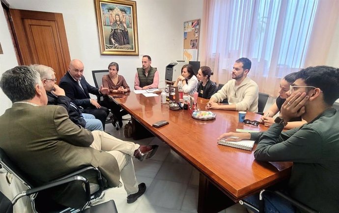 Reunión sobre el solar de la extinta Cámara Agraria de Arjonilla.