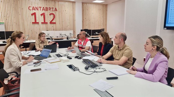 La consejera de Presidencia, Justicia, Seguridad y Simplificación Administrativa, Isabel Urrutia, preside la reunión en la que se ha decidido "desescalar" el PLATERCANT a fase de preemergencia