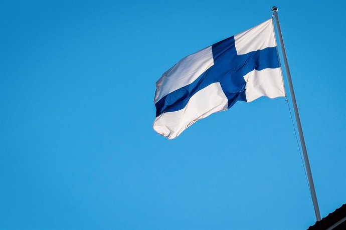 Archivo - Imagen de archivo de una bandera de Finlandia.