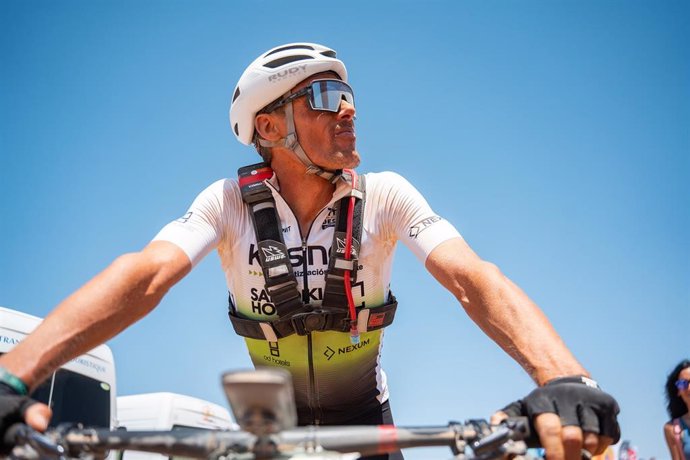 Archivo - Luis León Sánchez, durante la koda Titan Desert Morocco 2024.