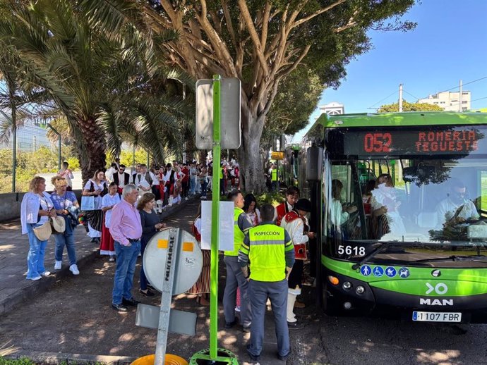 Titsa transporta a más de 20.000 viajeros en la Romería de Tegueste
