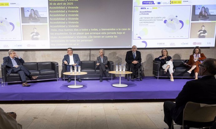 Participantes en la Jornada 'Accesibilidad y vivienda: ¿Se tienen en cuenta las necesidades de todas las personas?', organizada por AccessibleEU en el Colegio Oficial de Arquitectos de Madrid
