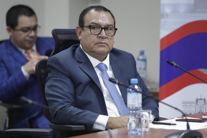 Archivo - Arquivo - 3 de dezembro de 2024, Lima, PERU: lima 3 de diciembre del 2024.Alberto Otárola, ex-presidente do Conselho de Ministros, confirmou que Dina Boluarte se submeteu a uma cirurgia estética ao responder à Comissão de Supervisão do Conselho 