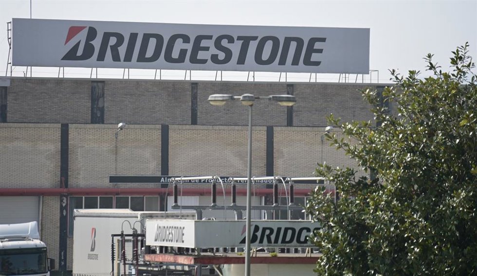 Exterior de la fábrica de Bridgestone en Puente San Miguel (Reocín)