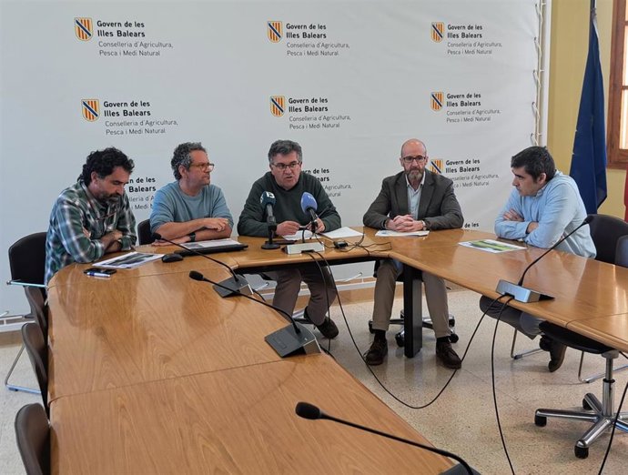 El conseller de Agricultura, Pesca y Medio Natural, Joan Simonet, este miércoles en la rueda de prensa.