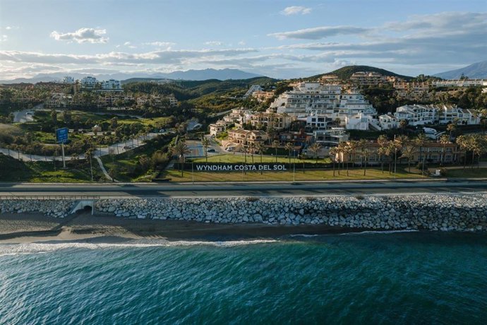 La Asociación de Empresarios Hoteleros de la Costa del Sol (Aehcos) prevé una ocupación del 87,97% durante el puente de mayo, desde este miércoles 30 de abril hasta el domingo 4 de mayo.