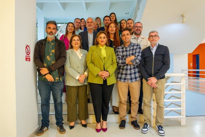 La alcaldesa de Torremolinos (Málaga), Margarita del Cid, acompañada por el equipo de gobierno