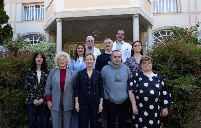 La diputada general de Gipuzkoa, Eider Mendoza, y la diputada de Políticas Sociales, Maite Peña, visitan el Hospital San Juan de Dios de Arrasate