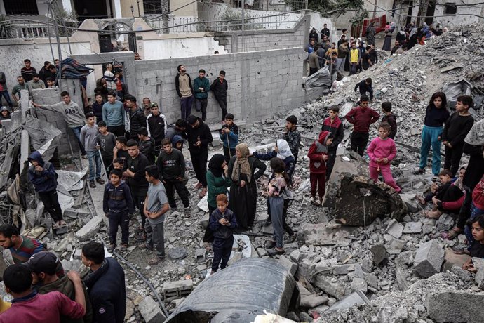 Imagem de arquivo de moradores de Jabalia, na Faixa de Gaza.