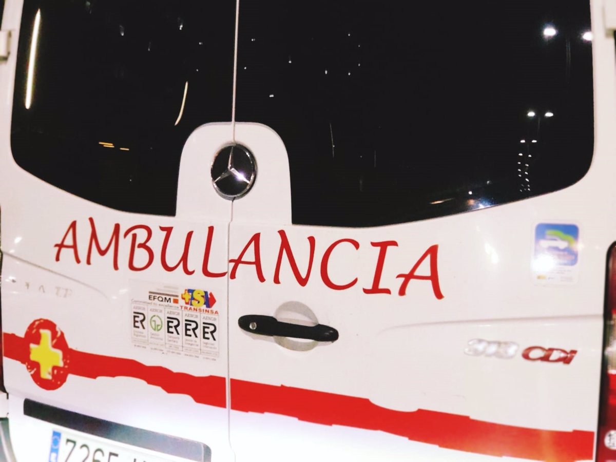 Accidente en Corvera: Dos heridos leves al volcar un coche en la AS-17