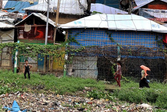 Archivo - Imagen de archivo de un campo de refugiados de refugiados roginyas procedentes de Birmania en la ciudad de Cox's Bazar, en Bangladesh. 