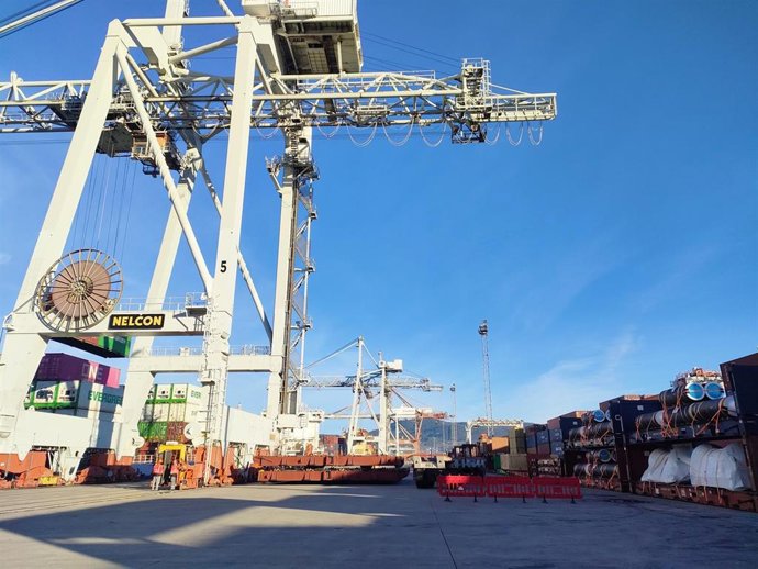 Archivo - Terminal de contenedores del Puerto de Vigo