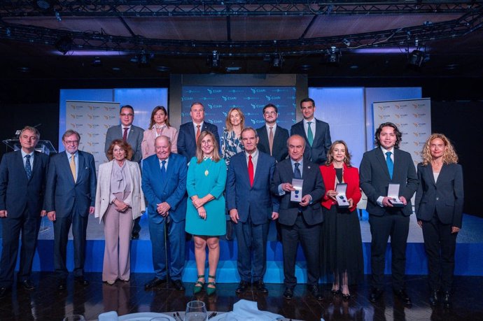 El Consejo Empresarial Alianza por Iberoamérica reconoce a Andrés Allamand (SEGIB), Mariano Jabonero (OEI), Gina Riaño (OISS), Max Trejo (OIJ, entre 2016 y 2025) y Ana Teresa Ayala, como decana de los Embajadores Iberoamericanos en España