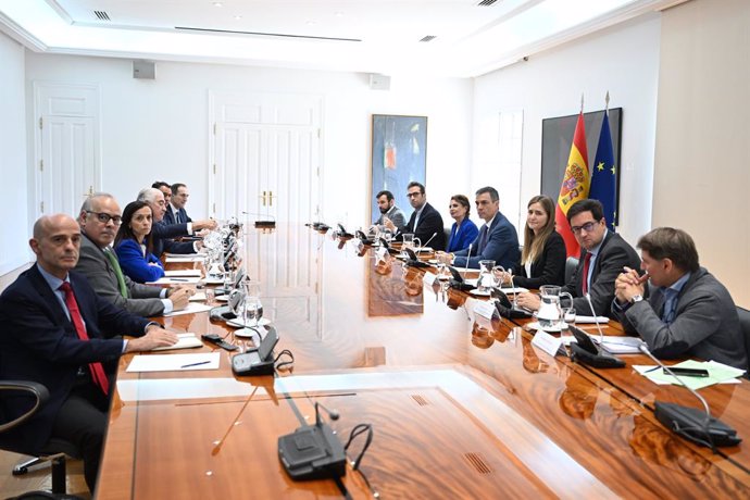 Reunião do Presidente do Governo, Pedro Sánchez, com as principais empresas de eletricidade após o apagão que afetou toda a Península Ibérica.