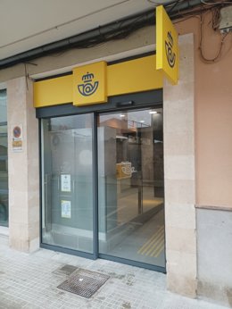 Entrada de la oficina de Correos de Llucmajor.