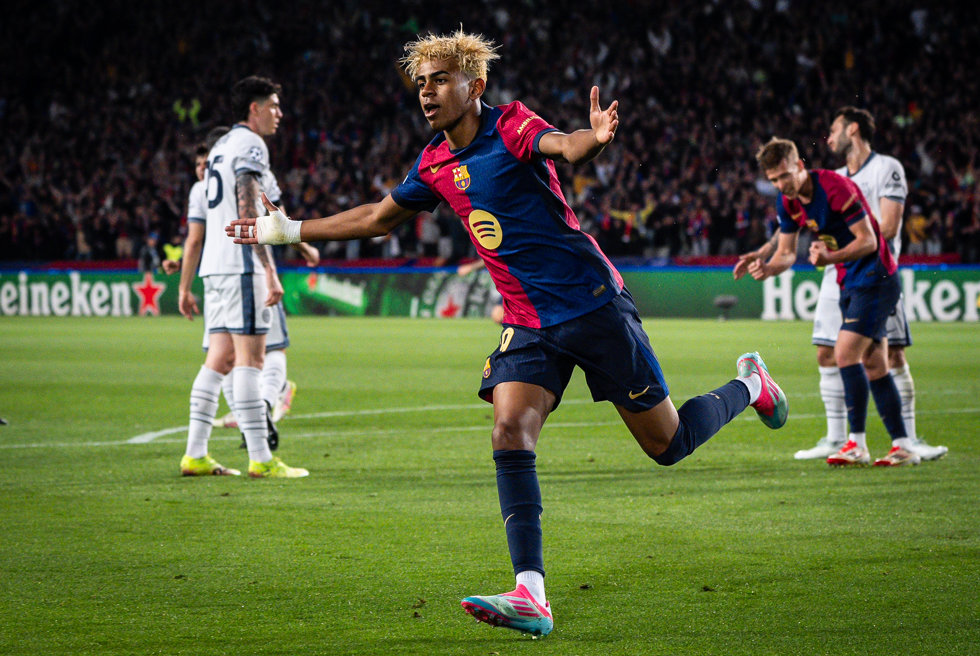 30 April 2025, Spain, Barcelona: FC Barcelona's Lamine YAMAL celebrates scoring his side's first goal during the UEFA Champions League soccer match between FC Barcelona and Inter Milan at Stadio olimpico Lluis Companys.