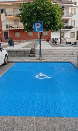 Imagen de una plaza de aparcamiento para personas de movilidad reducida