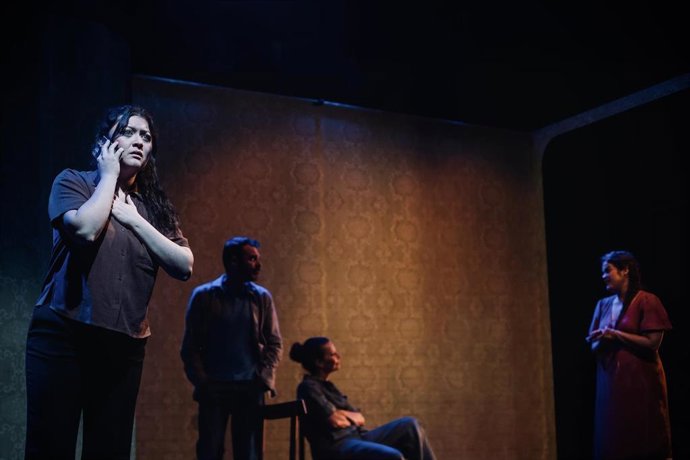 Archivo - Momento de la obra 'Els darrers sis dies' que se podrá ver en el Teatre Principal de Palma.